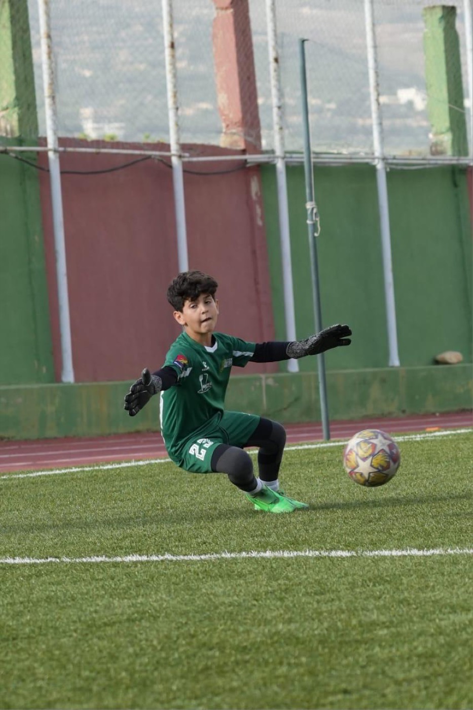 Lucas setting up a wall for a free kick
